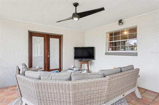 Building Photo - 2603 N Ridgewood Ave