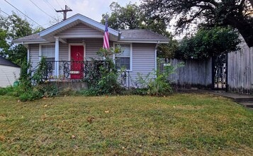 Building Photo - 1 bed/1 bath backhouse near TCU