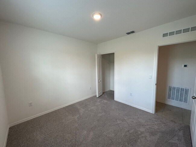 Building Photo - Brand new 3 bedroom 2 bathroom home in des...