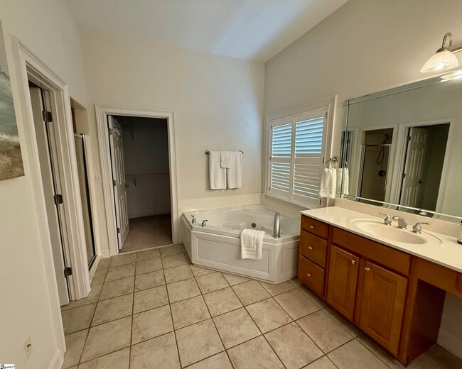 Building Photo - 19 Ruby Lake Ln