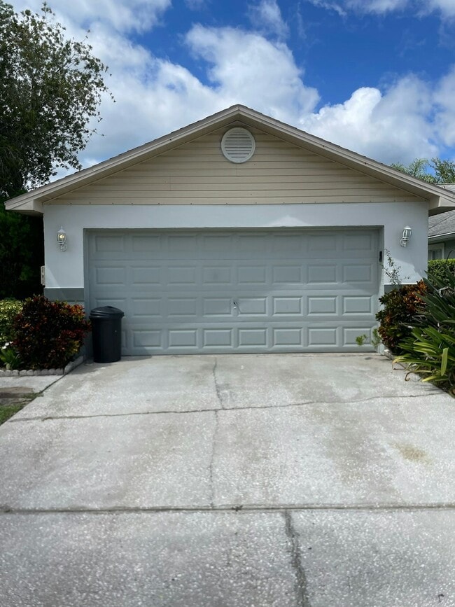 Primary Photo - 6018 Gentle Ben Cir