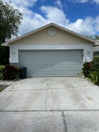 Building Photo - 6018 Gentle Ben Cir