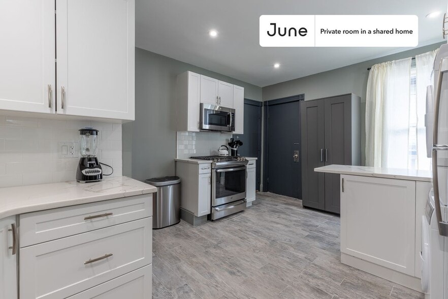 Building Photo - Room in Shared 4 bed/1 bath home in JFK/UMass