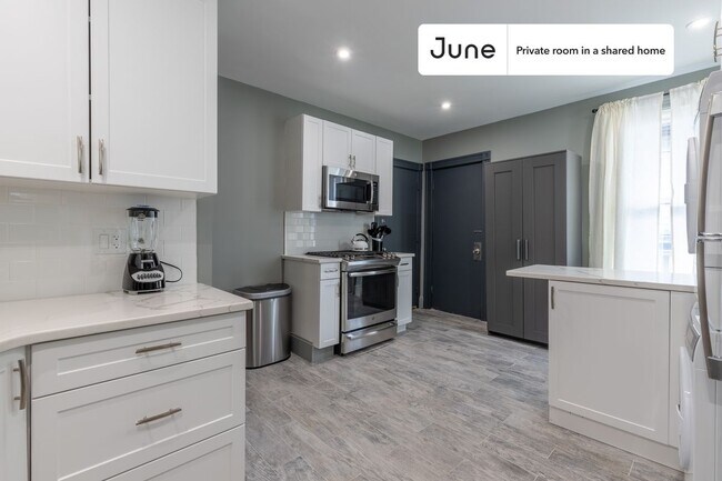 Building Photo - Room in Shared 4 bed/1 bath home in JFK/UMass