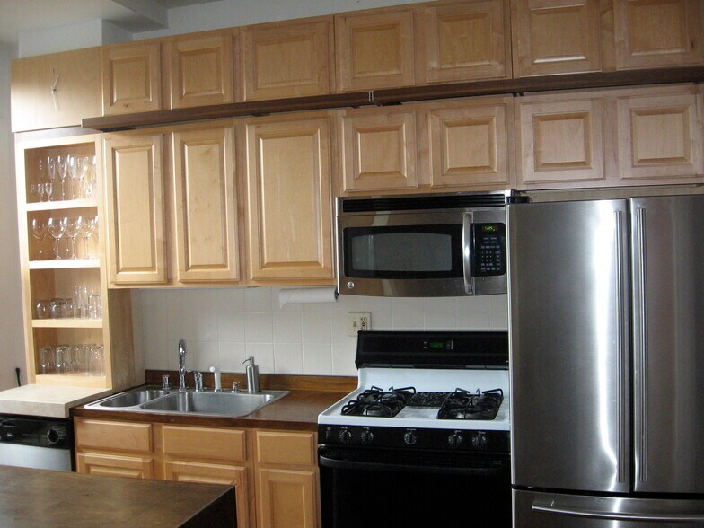 Building Photo - 1212 Linden Pl NE
