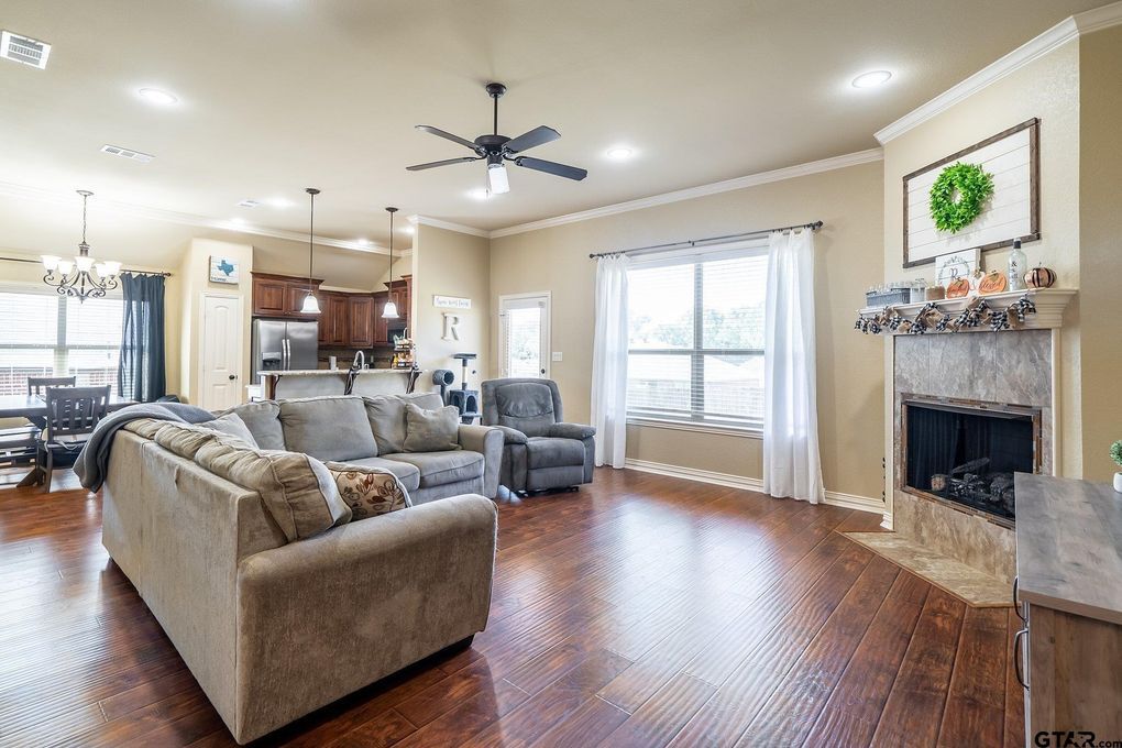 Building Photo - 121 Bois D Arc Dr