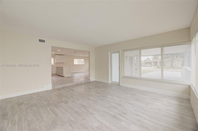 Building Photo - 610 N 31st Ct