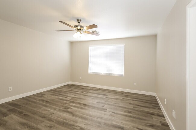 Building Photo - 523 Roberta Alecia Ave