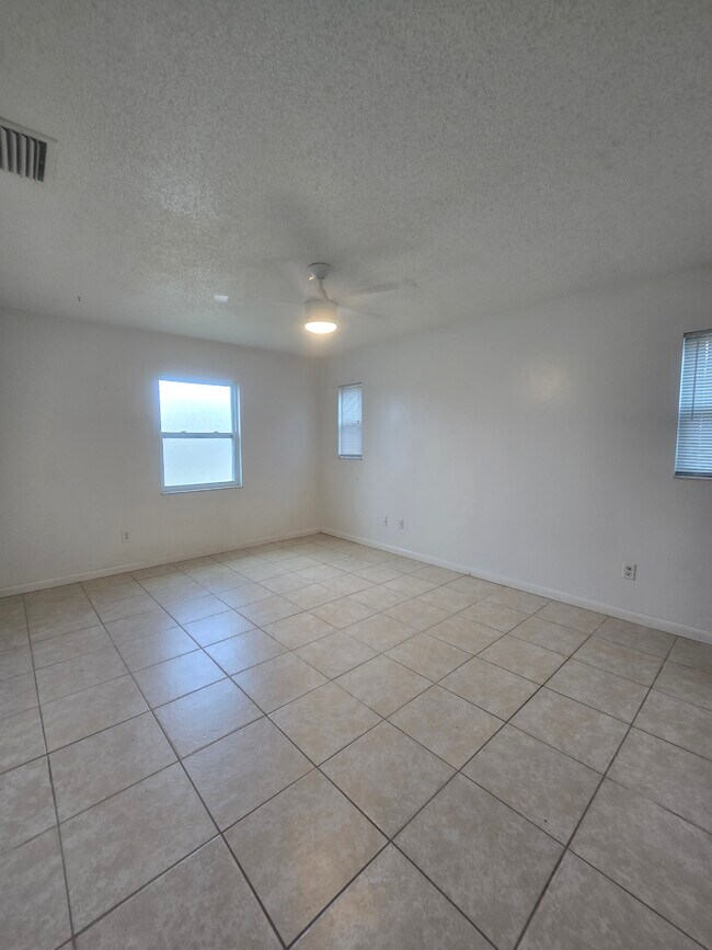 Building Photo - 9231 Antrim St