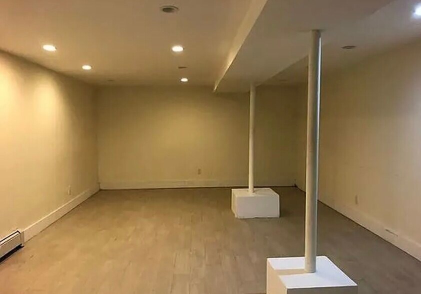 Building Photo - 165 Covert St