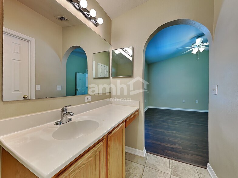 Building Photo - 3245 Helmel Ct