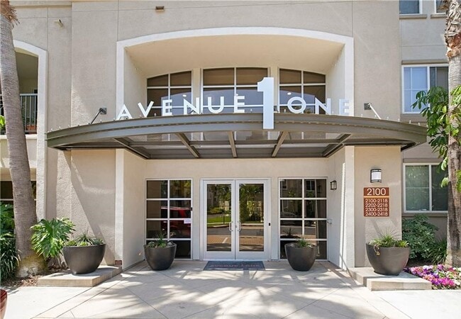 Building Photo - 2174 Scholarship