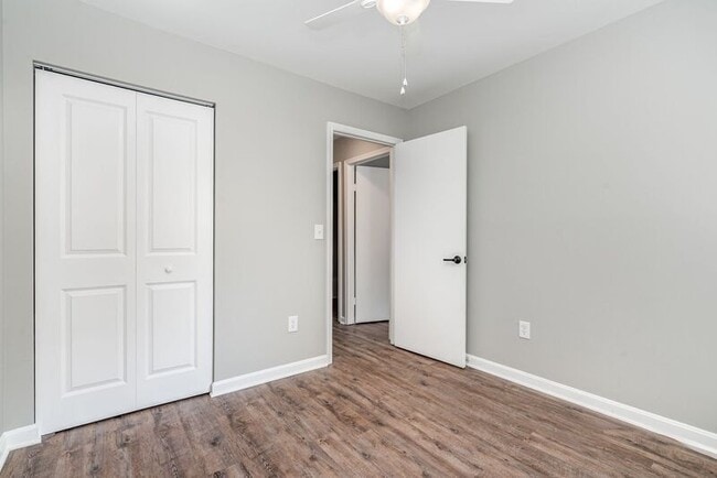 Building Photo - 10701 Houck Dr