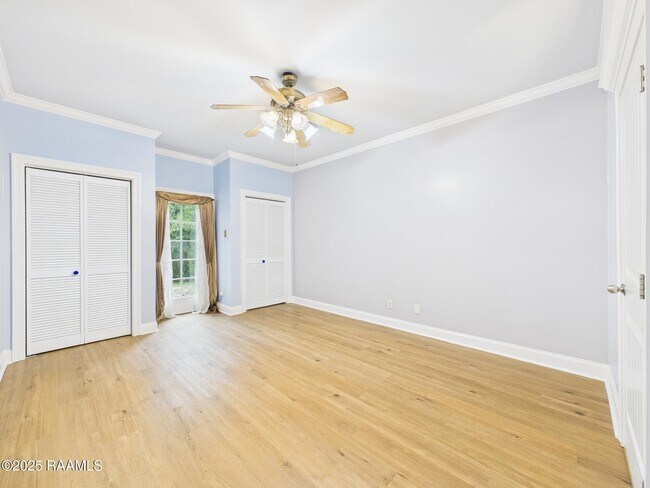 Building Photo - 523 Esplanade Dr