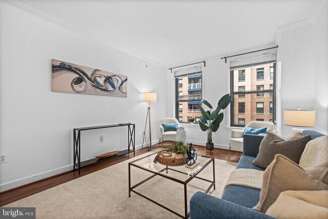Primary Photo - 616 E St NW