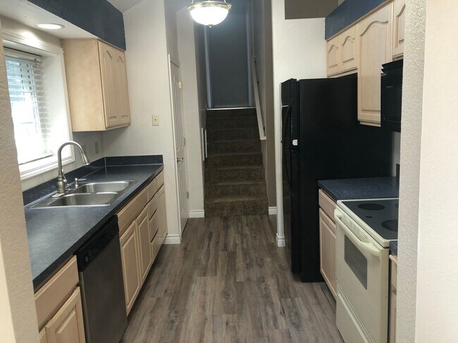 Building Photo - 3 bedroom 2 bathroom house in Thurston hills!
