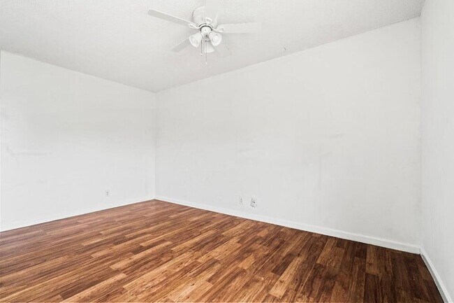 Building Photo - 4151 Oak Terrace Dr