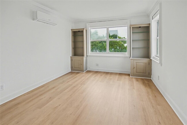 Building Photo - 3000 Riomar St