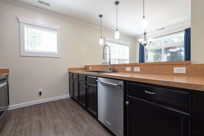 Building Photo - MOVE IN READY 3 Bedroom in the Heart of Western Branch!