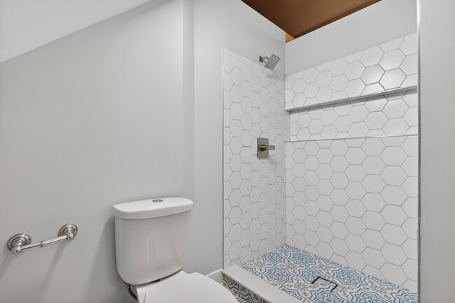 Building Photo - 1657 N Harding Ave