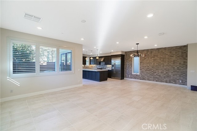 Building Photo - 6 Transport