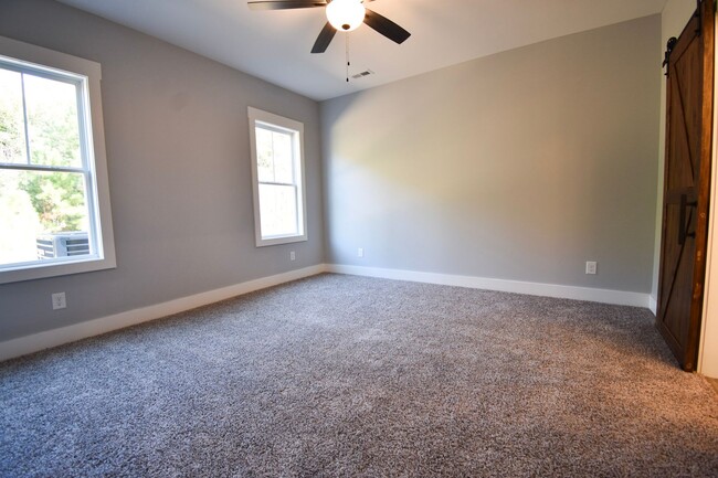Building Photo - 4 Bedroom 3.5 Bathroom- New Build!