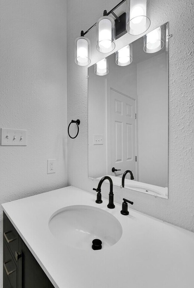 Building Photo - Newly Renovated 3 Bed, 3 Bath Home in Waco