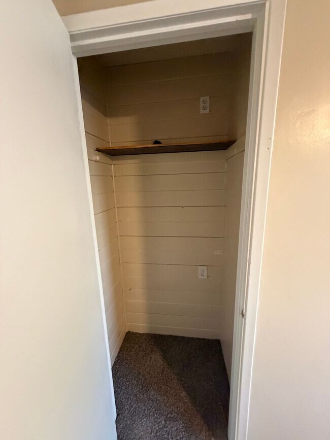 Building Photo - Affordable 3 BD 2 BA house in SW Bakersfield on a corner lot