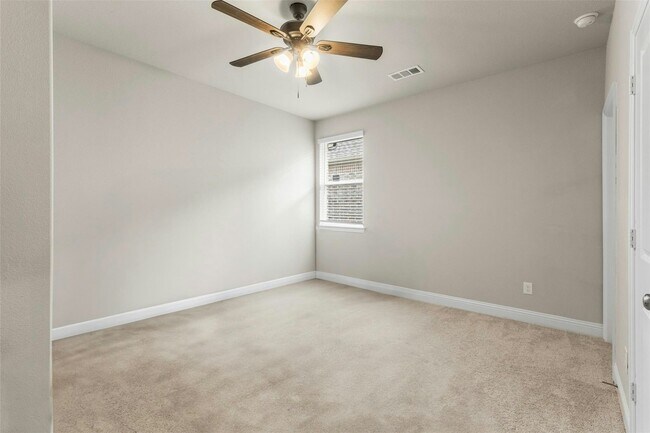 Building Photo - 2807 Woodland Ct