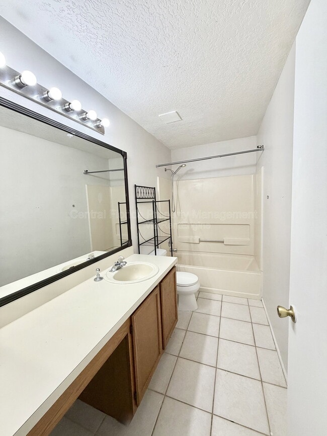 Building Photo - 144 Reserve Cir