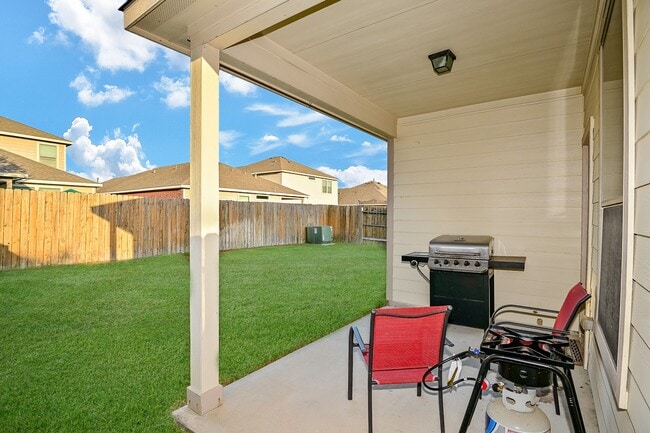 Building Photo - 15406 Key Crest Ln