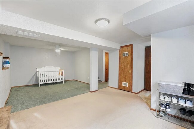 Building Photo - 4 Bedroom House for RENT