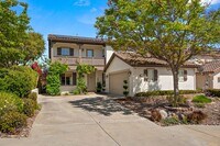 Building Photo - Gorgeous Eastlake Townhome!