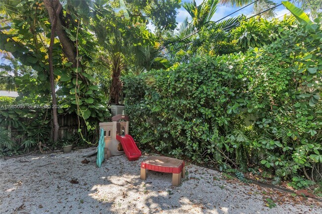 Building Photo - 776 NE 74th St