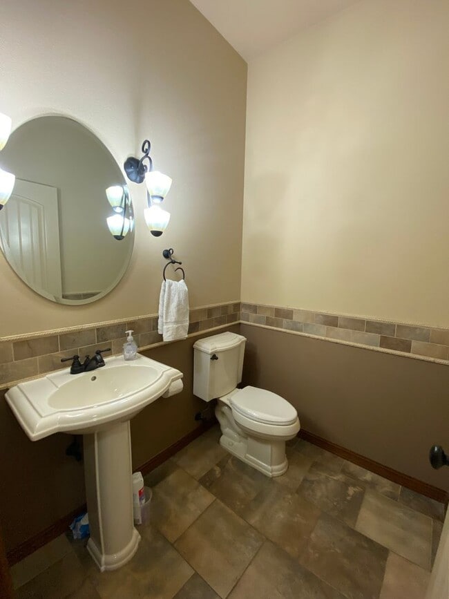 Building Photo - Beautiful, One Level Living in South Richland!