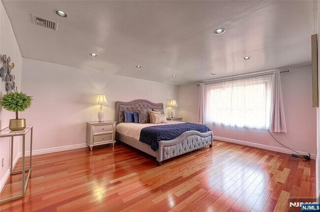 Building Photo - 91 Chestnut Ridge Rd