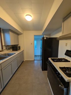 Building Photo - Beautifully updated 2 bed 1 bath apartment in Beaver Falls!