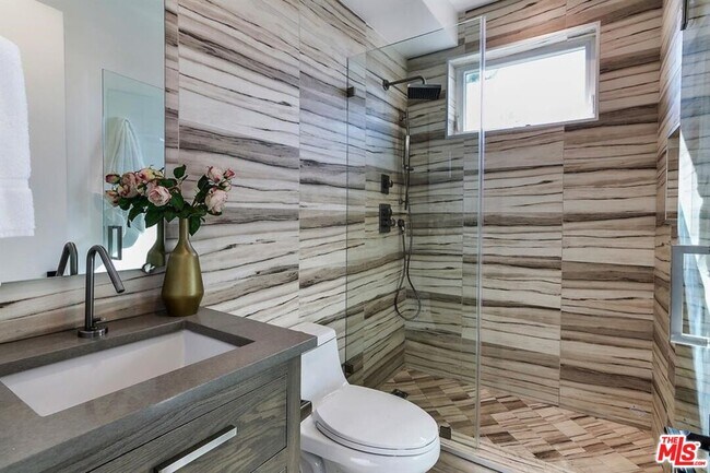 Building Photo - 1002 N Hudson Ave