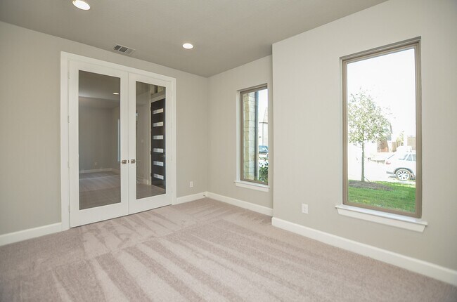 Building Photo - 7610 Blue Finch Ln