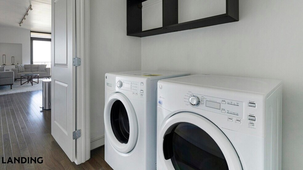 Building Photo - 777 Preston St