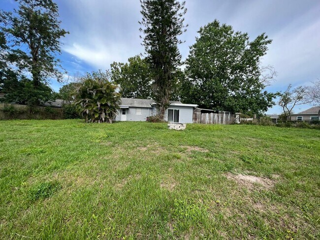 Building Photo - UPDATED 2/1 Home Available now!