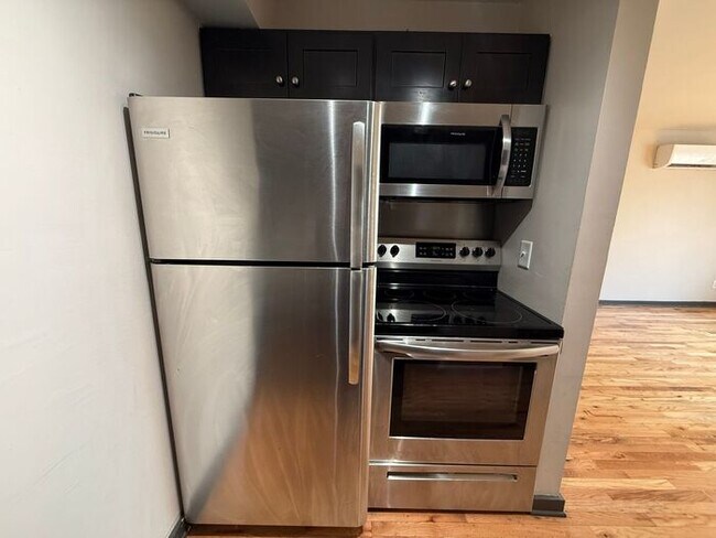 Building Photo - Remodeled Studio in Woodbine