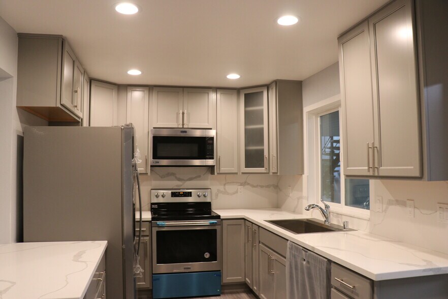 Building Photo - 16730 Barnell Ave