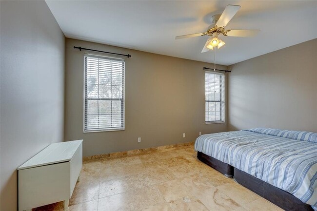 Building Photo - 809 Castle Ridge Rd