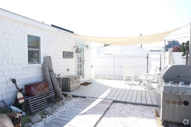 Building Photo - 8 71st St