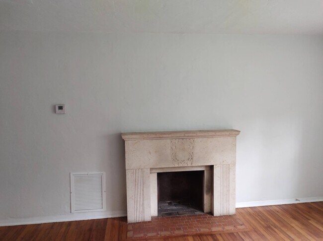 Building Photo - 4648 SW 12th St