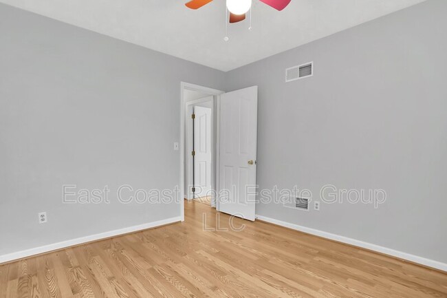 Building Photo - 184 Larkspur Ln