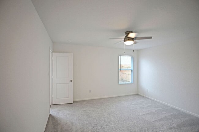 Building Photo - 2415 Shady Grv