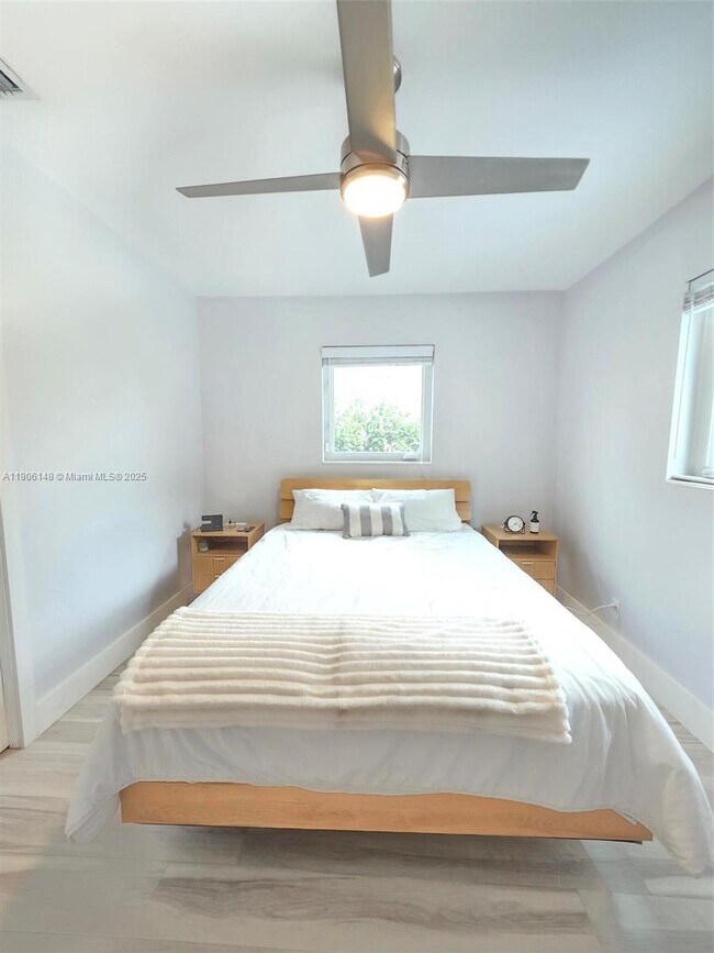 Building Photo - 250 NE 42nd St