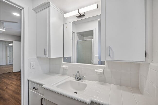 Building Photo - 946 Lamonte Ln